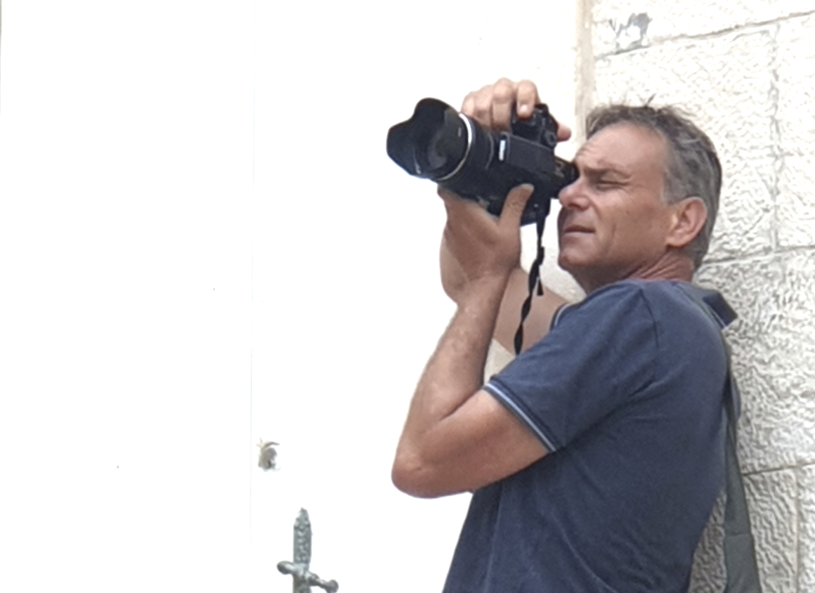 Peter Pharoah enjoys traveling seeking reference for his iconic artworks featuring African wildlife and people
